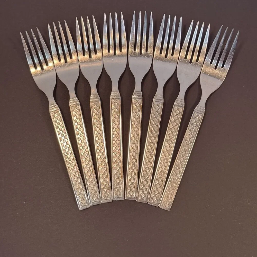 Majorca Oneida 1881 Rogers 8 Dinner Forks Flatware Silverware Vintage